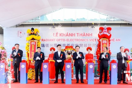 Khánh thành nhà máy sản xuất linh kiện điện tử quang học cao cấp tại KCN VSIP Nghệ An