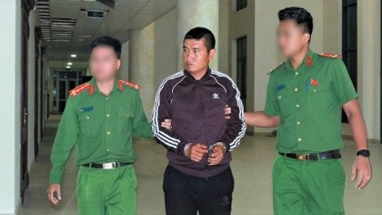 Bắt giữ đối tượng truy nã trong đường dây vận chuyển hàng chục bánh...