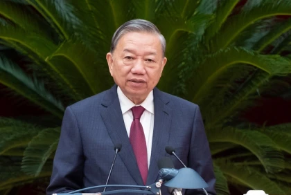 Bế mạc Hội nghị Trung ương 14: Thống nhất nhân sự giới thiệu Bộ Chính...