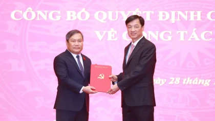 Đồng chí Vũ Đại Thắng được bầu giữ chức vụ Chủ tịch UBND thành phố Hà...