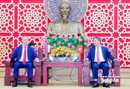 Bí thư Tỉnh ủy Nghệ An Nguyễn Khắc Thận tiếp Thống đốc tỉnh Kaluga, Liên bang Nga