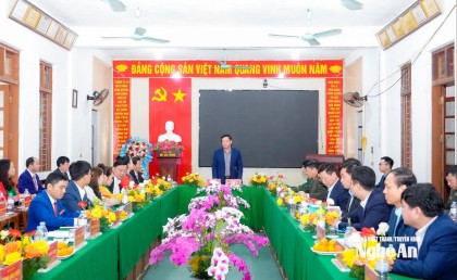 Bí thư Tỉnh ủy Nguyễn Khắc Thận làm việc với Đảng ủy xã Yên Hòa