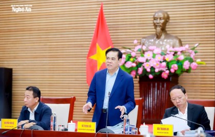 Chủ tịch UBND tỉnh Nghệ An Võ Trọng Hải chủ trì phiên họp chuyên đề của UBND tỉnh