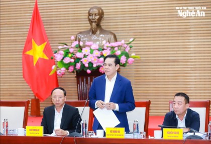 Chủ tịch UBND tỉnh Nghệ An Võ Trọng Hải chủ trì phiên họp thường kỳ của UBND tỉnh