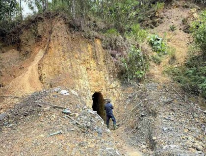 Lâm Đồng: Bắt 4 'vàng tặc', thu giữ 18 cây vàng cùng nhiều máy móc và hóa chất độc hại