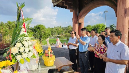 Hội Nhà báo Nghệ An tổ chức hành trình về nguồn, tri ân tại đất lửa...