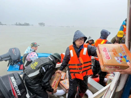 Chiến dịch tác nghiệp khẩn cấp: Khi phóng viên vừa đưa tin, vừa là cầu nối của tình người