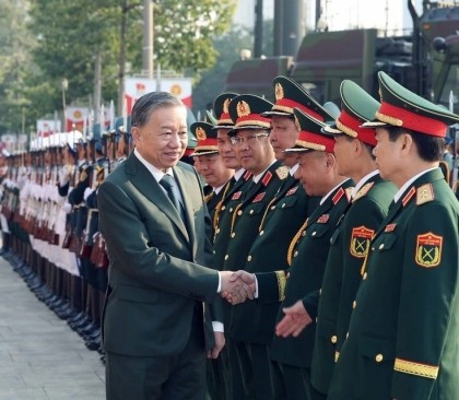 Quân đội Nhân dân vững bước dưới cờ Đảng quang vinh