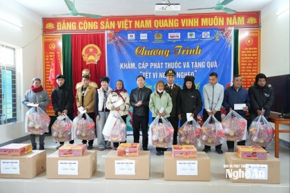 Trao quà Tết, khám và cấp phát thuốc miễn phí cho người dân Nga My