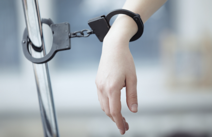 Lừa đảo ngân hàng hàng tỷ đồng rồi nhập viện tâm thần