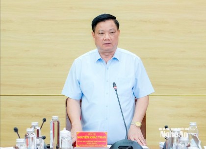 Bí thư Tỉnh uỷ Nguyễn Khắc Thận chủ trì phiên họp Thường trực Tỉnh uỷ