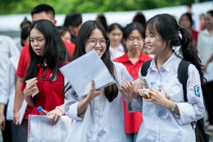 Nhiều điểm mới thi tốt nghiệp THPT 2026: Tích hợp giấy tờ, công bố điểm sớm hơn 12 ngày