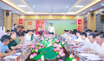 Phó Bí thư Thường trực Tỉnh ủy Hoàng Nghĩa Hiếu làm việc với 6...