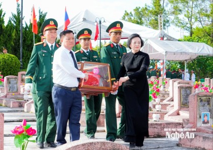 Lễ Truy điệu và an táng 80 hài cốt liệt sĩ quân tình nguyện và...