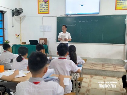 Nghệ An tuyển bổ sung hàng chục giáo viên và nhân viên trường...