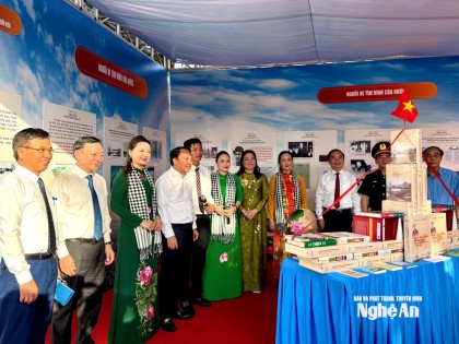 Khai mạc trưng bày chuyên đề “Miền Nam nhớ mãi ơn Người”