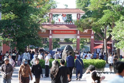 Sáng nay (25/5), hơn 49.000 học sinh Nghệ An chính thức bước vào...