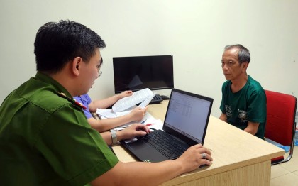 Bắt giữ "thần y" rởm lừa đảo chữa bách bệnh bằng nước ion kiềm