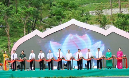 Khánh thành công trình Thác 9 tầng tại quê hương Bác Hồ