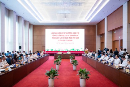 Thủ tướng Chính phủ và Chủ tịch Quốc hội gặp mặt lãnh đạo các cơ quan báo chí