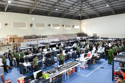 Bên trong 'đại bản doanh' nhóm lừa đảo qua mạng từ Campuchia...