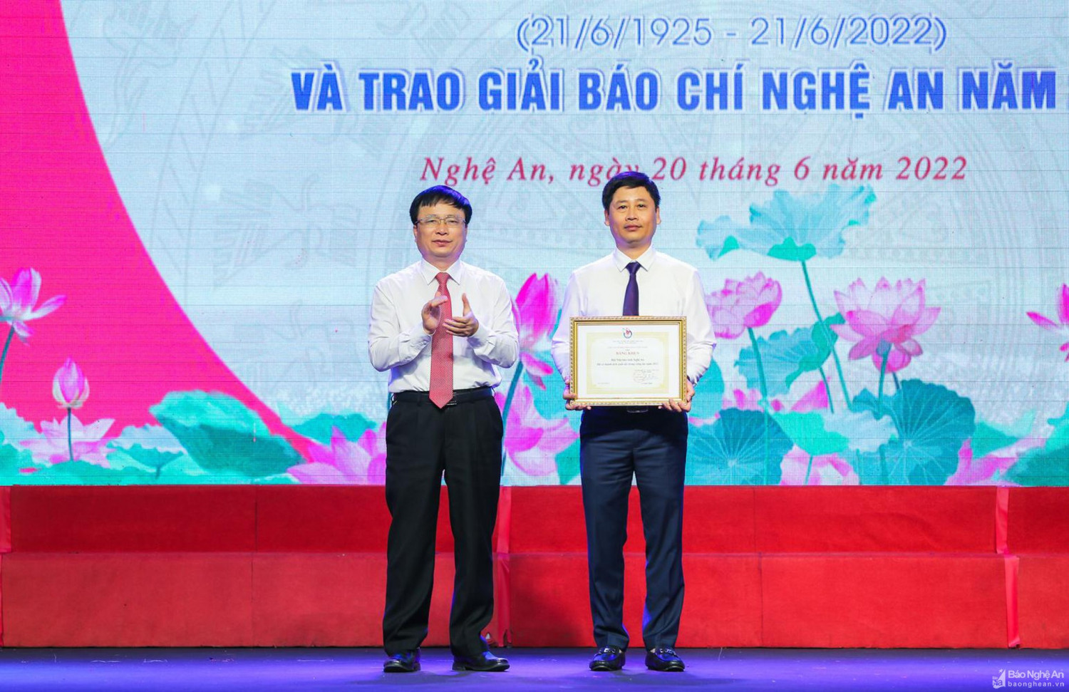 Nghệ An: Gặp mặt nhân kỷ niệm 97 năm ngày Báo chí Cách mạng Việt Nam và trao giải Báo chí năm 2021 ảnh 7