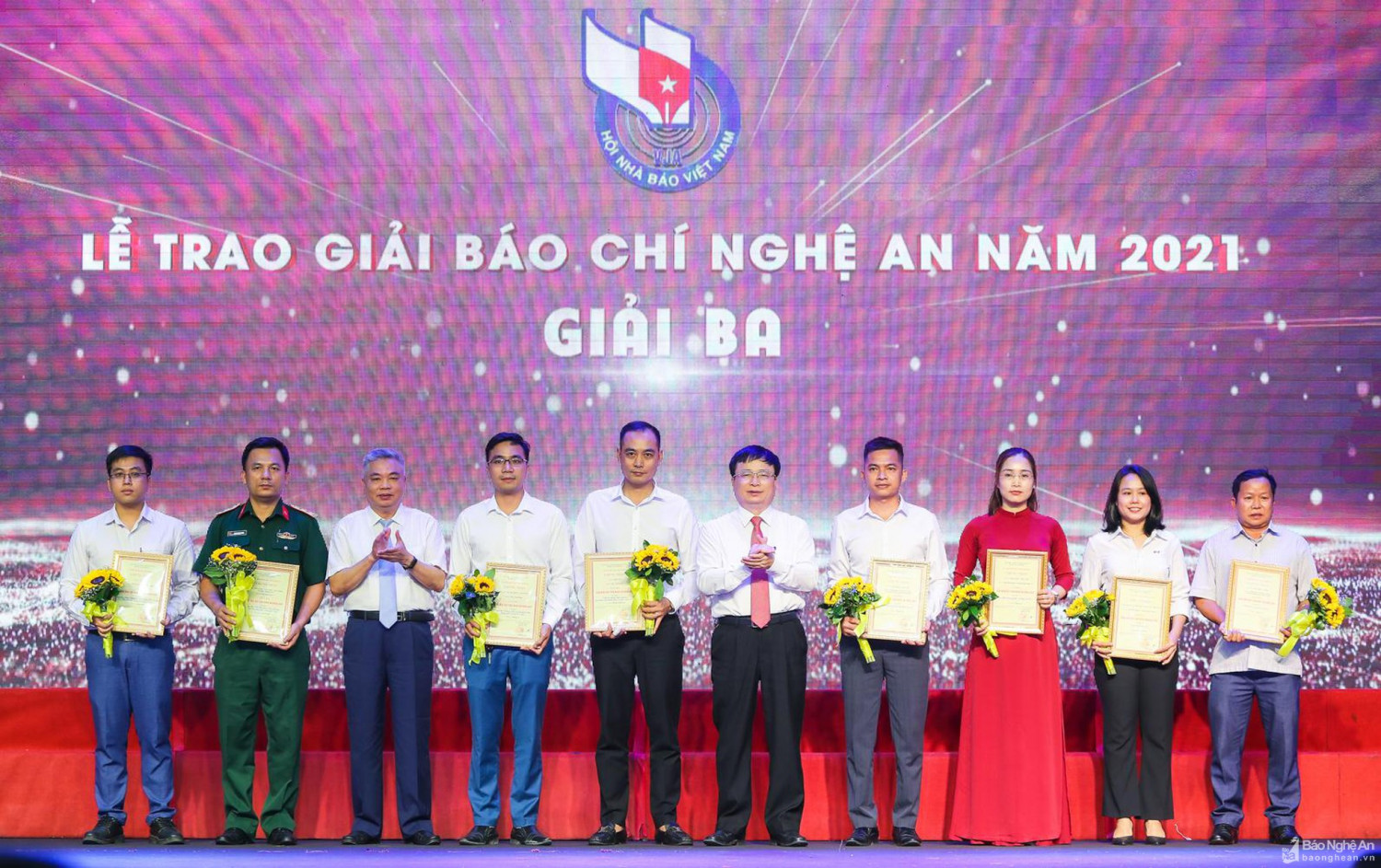 Nghệ An: Gặp mặt nhân kỷ niệm 97 năm ngày Báo chí Cách mạng Việt Nam và trao giải Báo chí năm 2021 ảnh 11