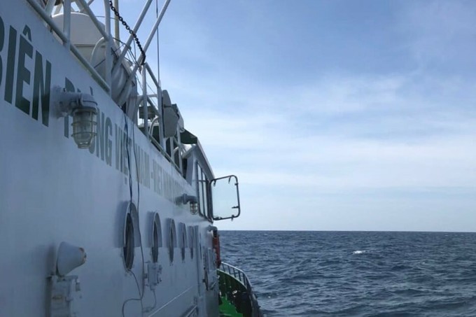 Tàu biên phòng Bình Thuận tham gia tìm kiếm cứu nạn tàu cá mất tích. Ảnh: <em>Ban chỉ huy Phòng chống thiên tai và Tìm kiếm cứu nạn Bình Thuận