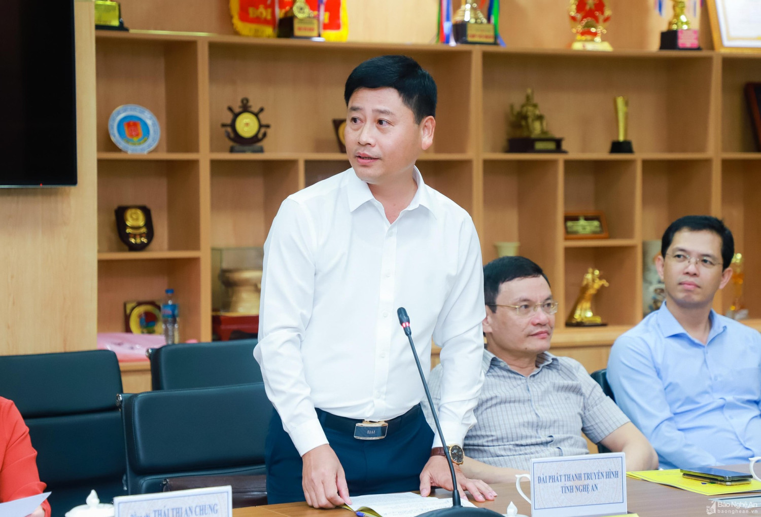 5 Đồng chí Trần Minh Ngọc Chủ tịch Hội nhà báo tỉnh, Giám đốc Đài PT TH Nghệ An phát biểu tại cuộc làm việc