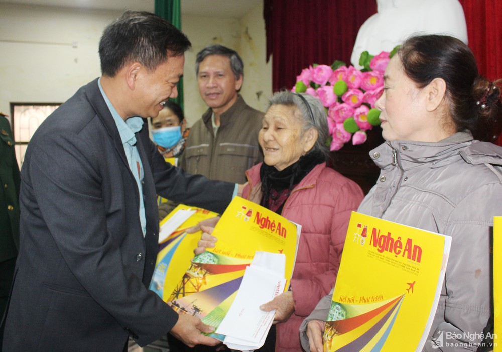 Báo Nghệ An tặng quà tết 2023 tại Đô Lương