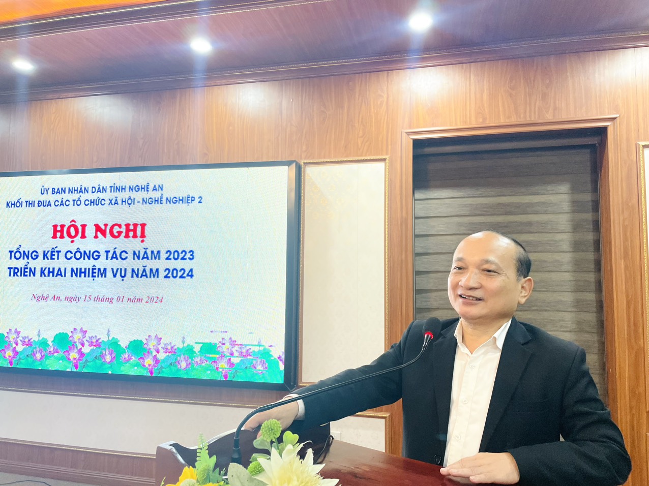 2 Đồng chí Nguyễn Thanh Hiên Chủ tịch Hội Khuyến học Nghệ An Cụm trưởng Thu đua năm 2023 phát biểu