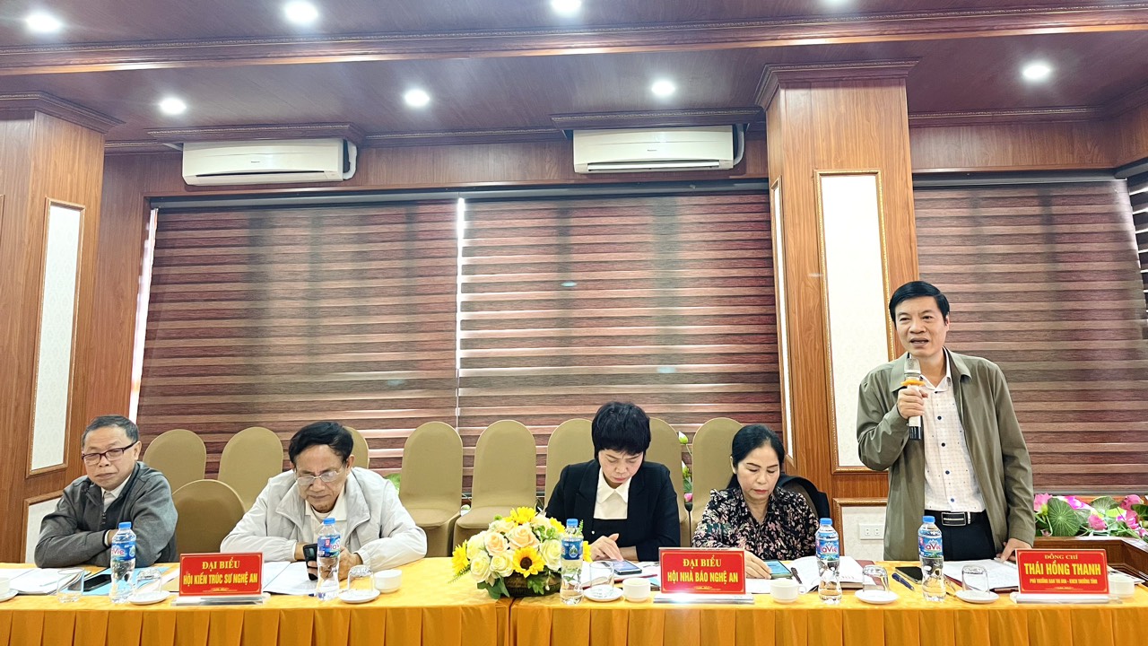 3 Đồng chí Thái Hồng Thanh Phó ban Thi đua tỉnh phát biểu chỉ đạo tại hội nghị
