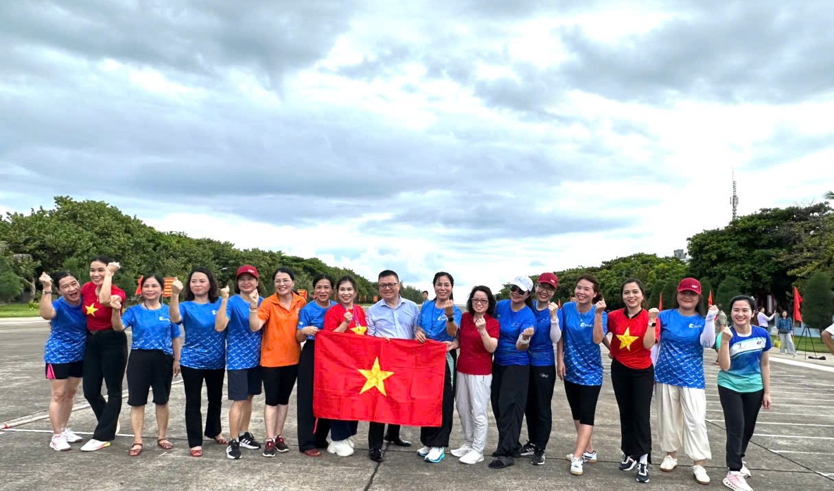 19 Các nhà báo nữ tham gia giải chạy việt dã hưởng ứng phong trào trồng 1 triệu cây xanh trên Quần đảo Trường Sa