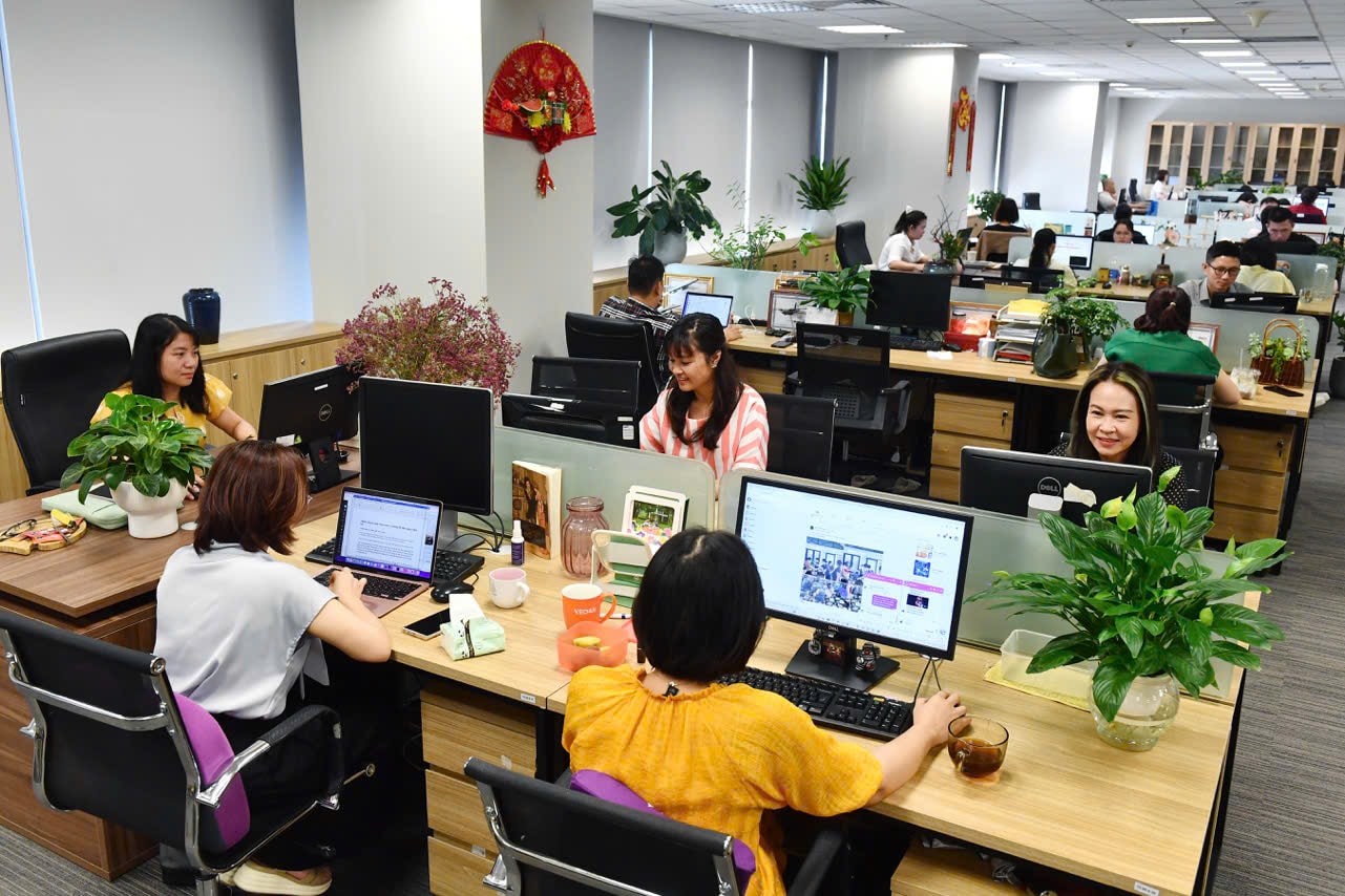 cac phong vien bao vietnamnet lam viec tai toa soan