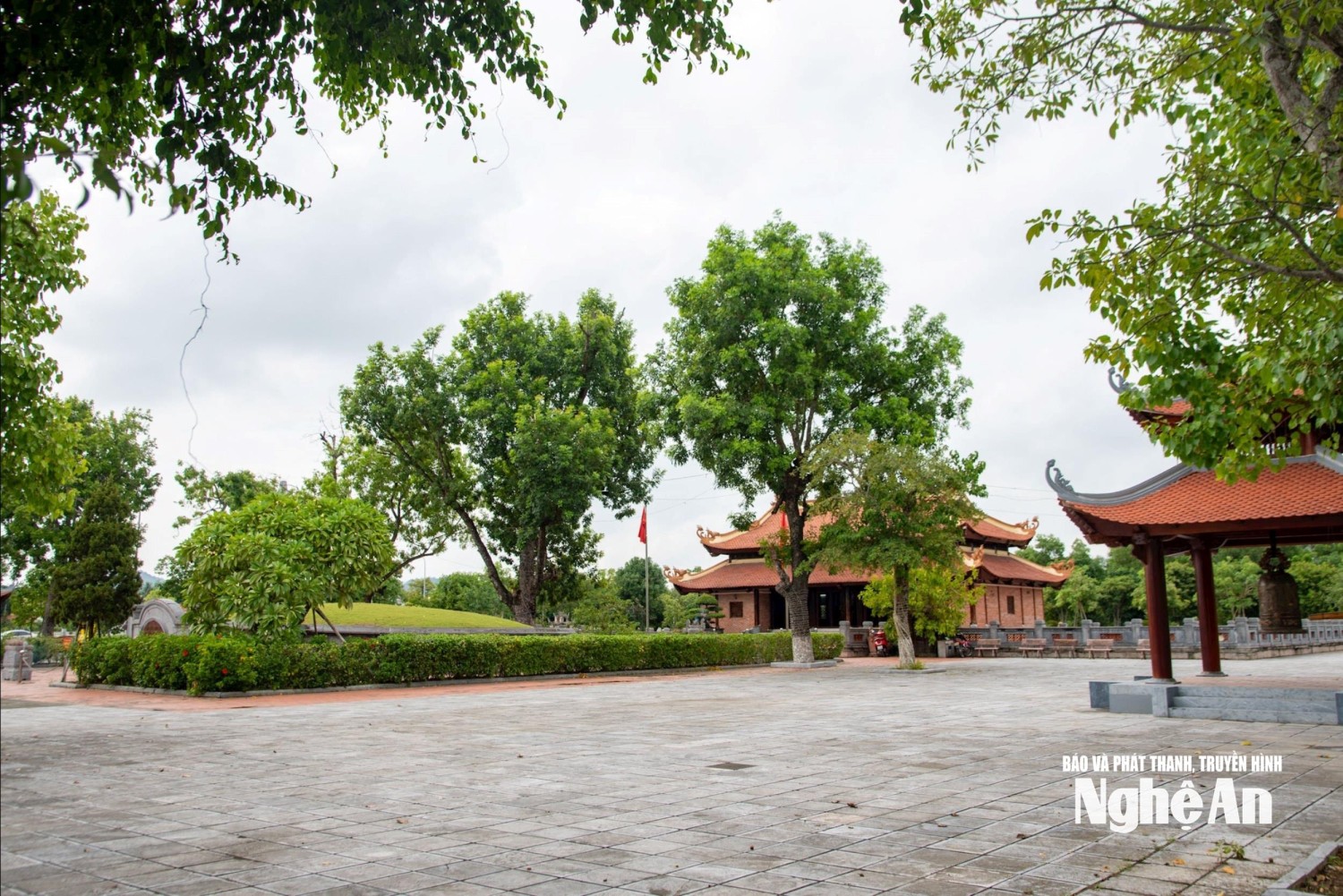 khu mo va nha tuong niem liet si xo viet nghe tinh o thi tran hung nguyen anh minh quan