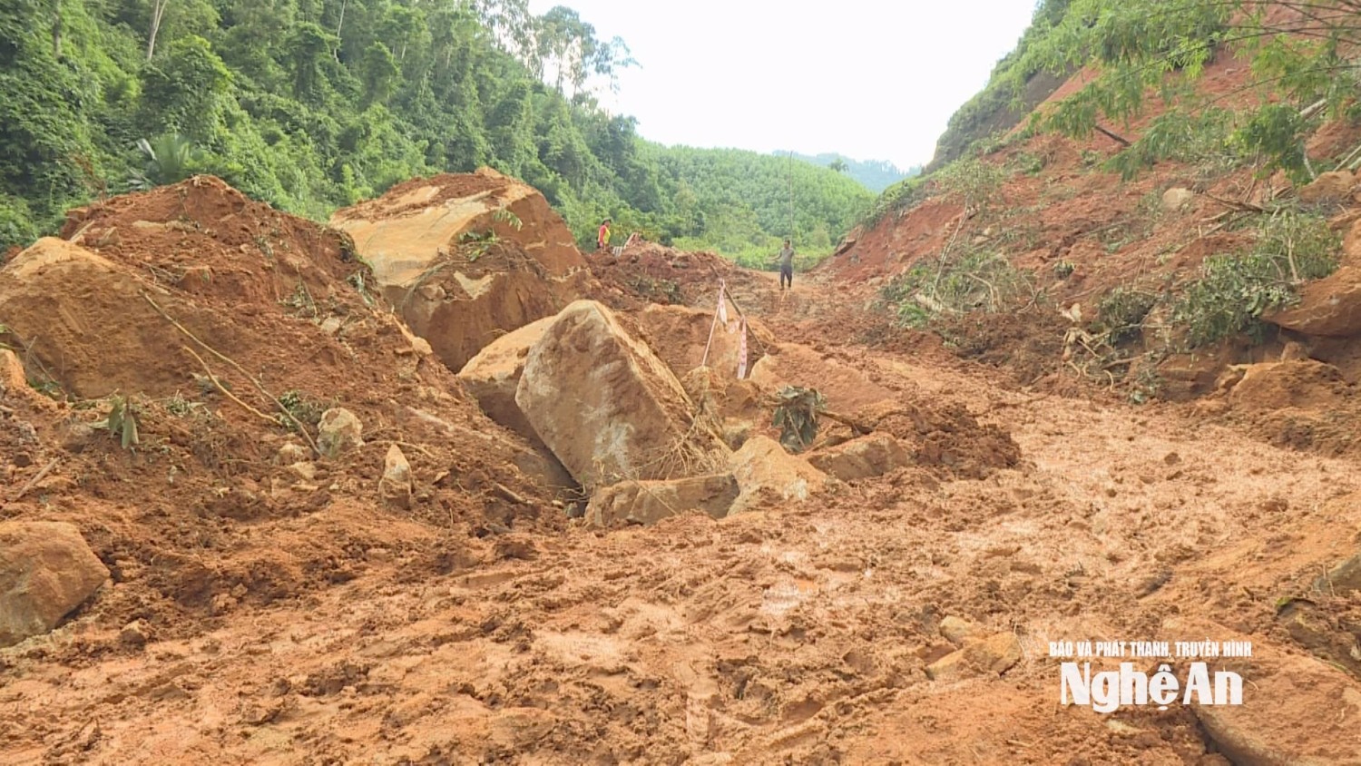 bna diem sat lo nui tai km133 300 quoc lo 48 di vao cua khau thong thu len den 25000m3