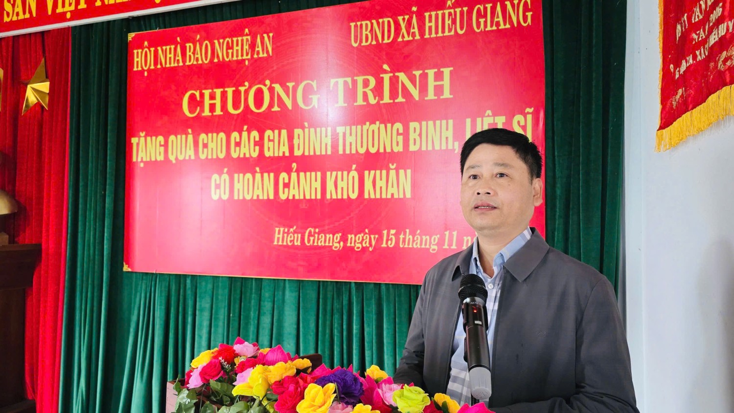 5 Đồng chí Trần Minh Ngọc phát biểu tại buổi lễ trao quà, tri ân các gia đình thương binh, liệt sỹ